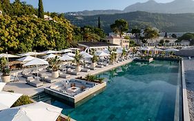 Lazure Hotel&Marina